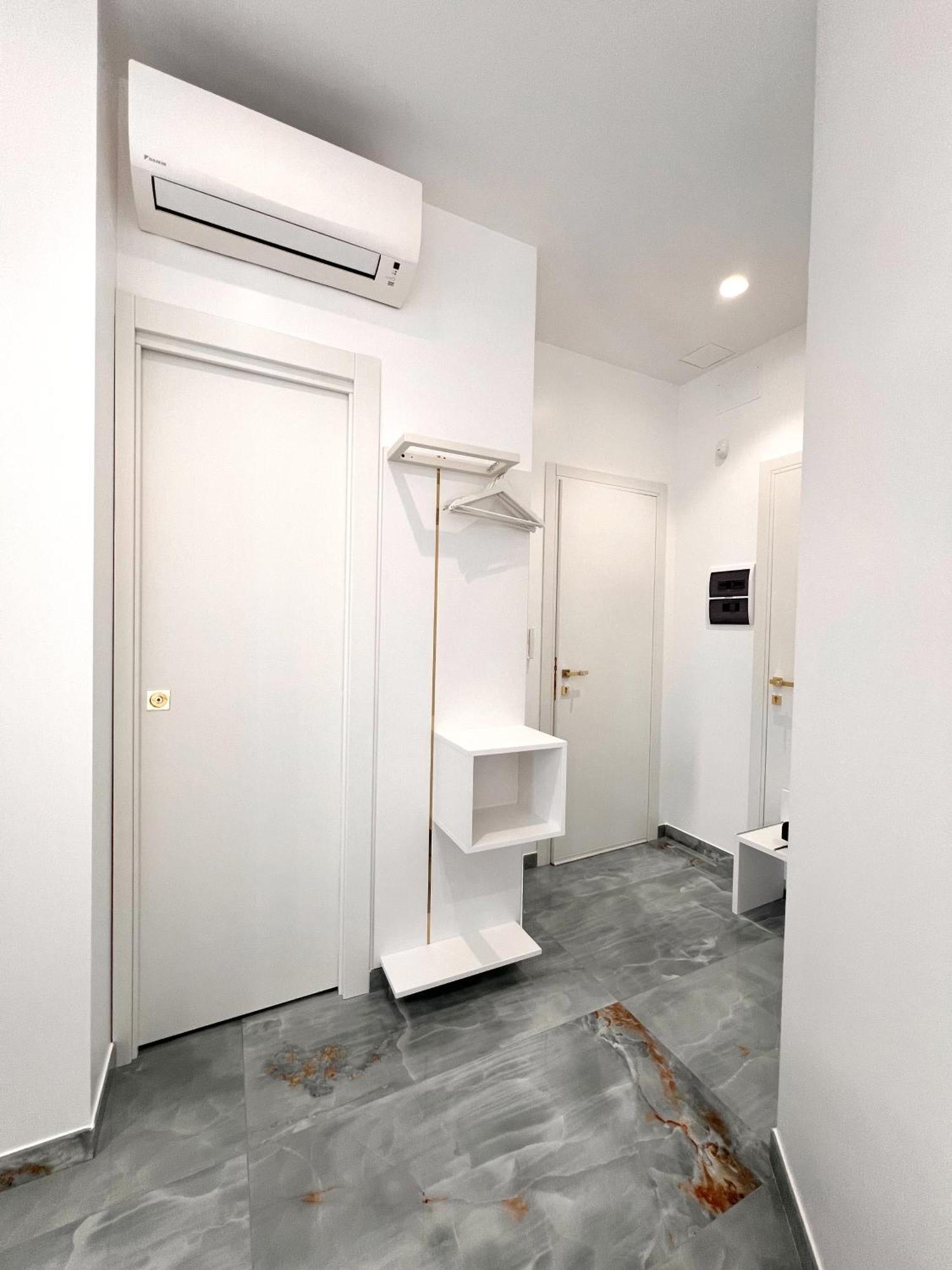Suite 14 Scalea Luaran gambar