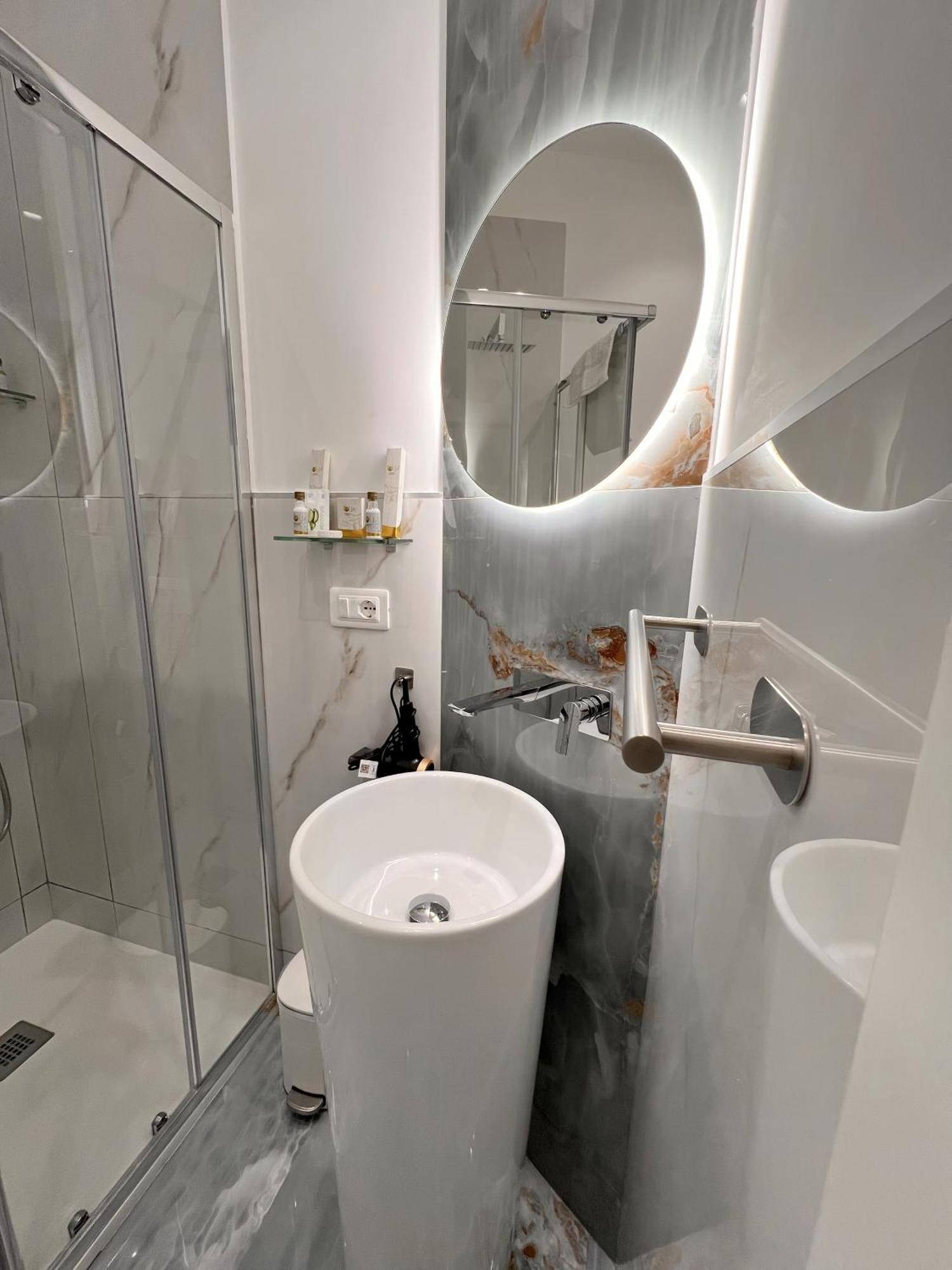 Suite 14 Scalea Luaran gambar