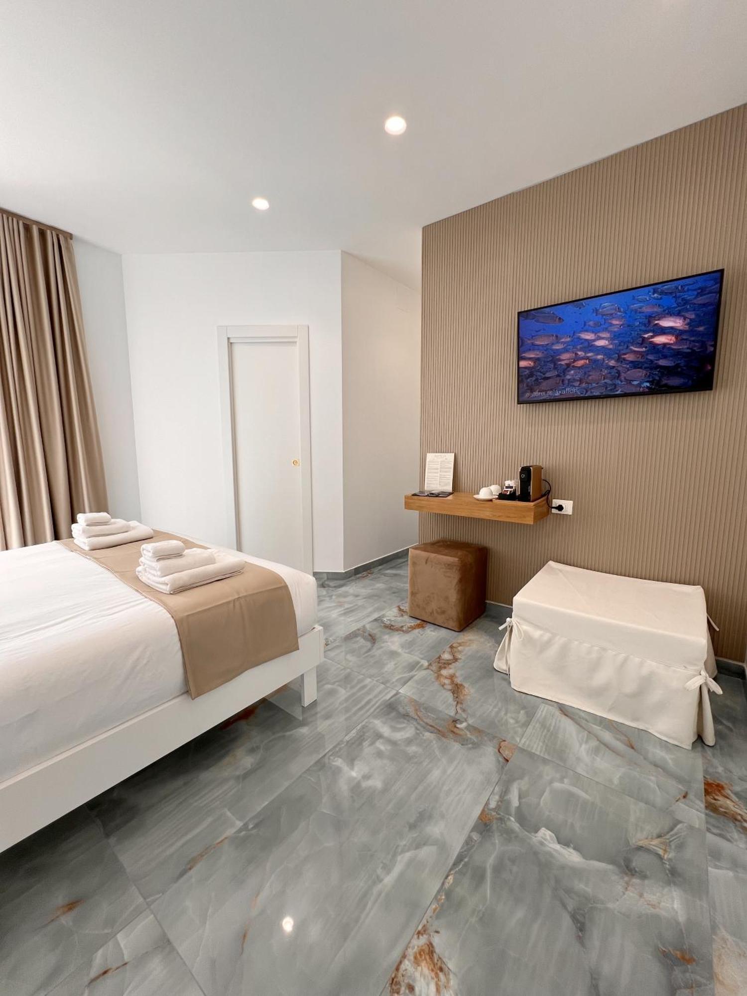 Suite 14 Scalea Luaran gambar