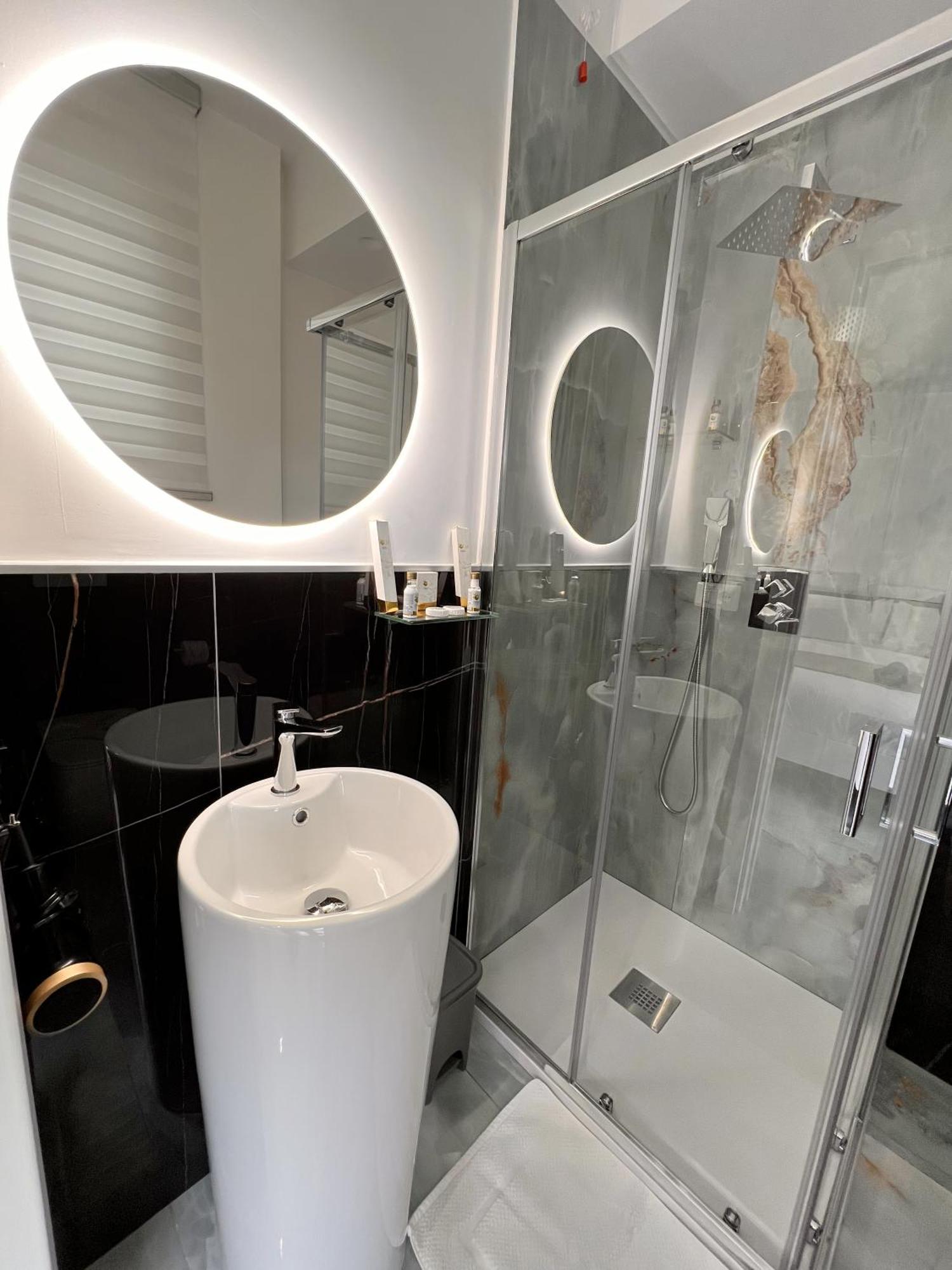 Suite 14 Scalea Luaran gambar